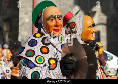 Carnaval traditionnel figure avec les bretzels sur une tige, fool's jump à Oberndorf am Neckar, carnaval à Oberndorf Banque D'Images