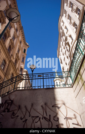 Graffiti sur un escalier à proximité de la Mariahilfer Strasse, Vienne, Autriche Banque D'Images