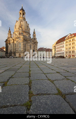 L'humeur du soir dans le centre-ville de Dresde avec la Frauenkirche, église Notre Dame, Saxe, PublicGround Banque D'Images