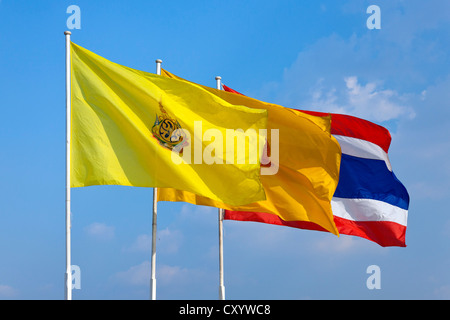 Drapeau de l'État et de l'étendard royal, Bangkok, capitale de la Thaïlande, en Asie du Sud-Est, l'Asie Banque D'Images