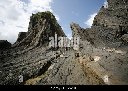 Rock formations sur l'océan atlantique, côte atlantique près de ondarroa, Pays basque, le nord de l'Espagne, l'Espagne, Europe Banque D'Images