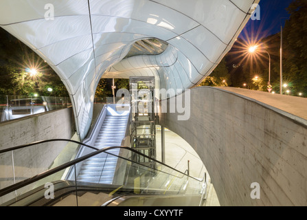 Funiculaire Hungerburgbahn, hybrides, rejoint la station au Congrès, construit par le célèbre architecte Zaha Hadid, Innsbruck, Tyrol Banque D'Images