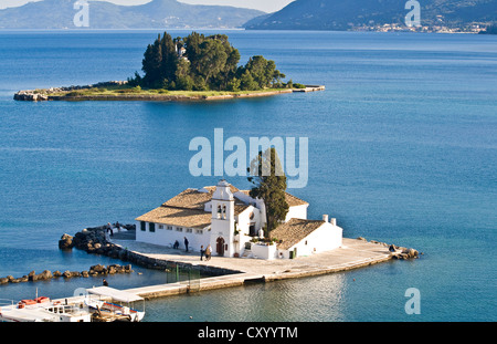 Zone de Pontikonisi et l'église de Panagia Vlahernon' à 'l'île de Corfou en Grèce. Banque D'Images