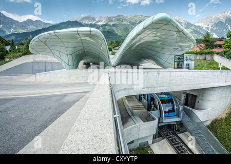 Funiculaire Hungerburgbahn, hybrides, rejoint la station au Congrès, construit par le célèbre architecte Zaha Hadid, Innsbruck, Tyrol Banque D'Images