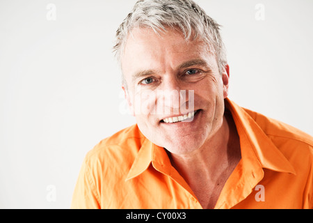 Smiling businessman, portrait Banque D'Images