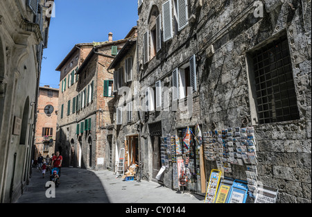 Ruelle dans le centre historique de Sienne, Toscane, Italie, Europe Banque D'Images