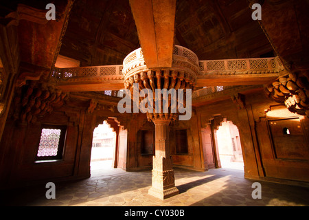 Le pilier central du Diwan-i-Khas, salle de l'audience privée, Fatehpur Sikri, Agra, près de Rajasthan, Inde, Asie Banque D'Images