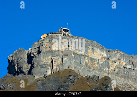 Sommet du mont rocheux Brig avec la station centrale de la téléphérique de Schilthorn Muerren, région de randonnée, Oberland Bernois, Suisse Banque D'Images