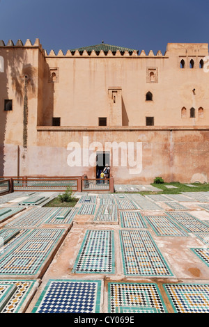 Tombes Saadiennes dans la Rue de la Kasbah, Marrakech, Marrakech-Tensift-El Haouz, Maroc, Afrique du Nord, Afrique Banque D'Images