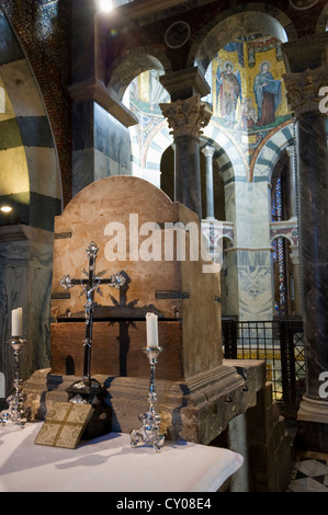 Le Trône de Charlemagne, Aix-la-Chapelle, cathédrale UNESCO World Heritage Site, Aix-la-Chapelle, Rhénanie du Nord-Westphalie Banque D'Images