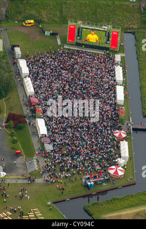 Vue aérienne, zone d'affichage public au cours de l'Euro 2012 match de quart de finale l'Allemagne contre la Grèce, Jahrhunderthalle, Bochum, Ruhr Banque D'Images