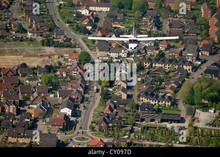 Vue aérienne, Cessna 172 survolant Werne, Ruhr, Rhénanie du Nord-Westphalie Banque D'Images