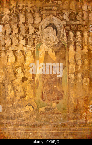 Bien conservé anciennes fresques de Bouddhas à l'intérieur TAYOK PYI PAYA - BAGAN, MYANMAR Banque D'Images