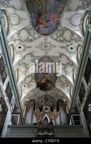 Vue de l'intérieur, plafond voûté, Église Saint Pierre, 1760-66, style rococo, repensé, St Peter's district, Salzbourg Banque D'Images