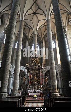 Vue intérieure, salle gothique choir avec autel, Jesuitenkirche, église des Franciscains, Salzburg, Salzbourg, Autriche province Banque D'Images