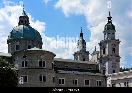 La cathédrale baroque de Salzbourg, consacrée en 1628, place Residenzplatz, Salzburg, Autriche, Europe Banque D'Images