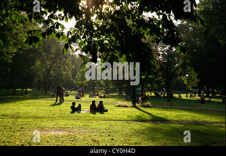 Soir d'été soleil sur Clapham Common, Northside Clapham, Londres, UK Banque D'Images