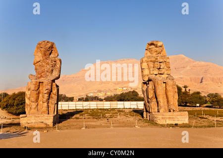 Colosses de Memnon dans la nécropole thébaine, Banque D'Images