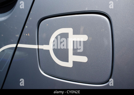 Détail de symbole sur la voiture électrique pour la recharge de plug-in à Paris Motor Show 2012 Banque D'Images