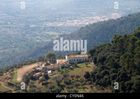 Chambre à Majorque vue montagnes de Castillo de Alaró' Espagne Baléares Banque D'Images