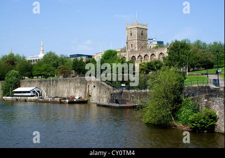 St Peters Church château park et la rivière Avon bristol angleterre Banque D'Images