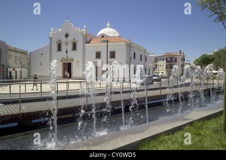 Le Portugal, l'Algarve, Lagos, dispositif de l'eau et de l'église de São Francisco Banque D'Images