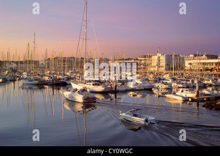 Le Portugal, marina de Lagos au crépuscule Banque D'Images