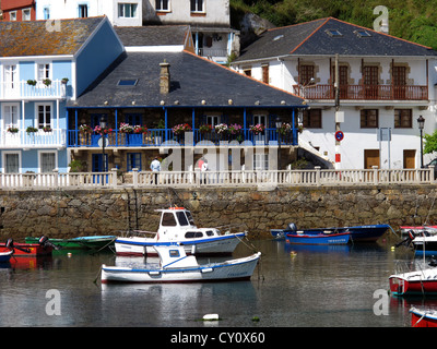 Porto do Barqueiro,port de pêche,A Coruna province,Galice, Espagne Banque D'Images