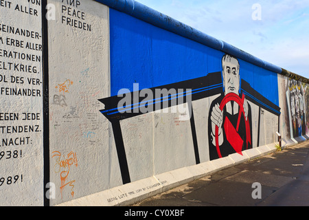 Mur de Berlin Berlin Allemagne coloré décoré Mur de Berlin le long de la rivière Spree côté est Banque D'Images