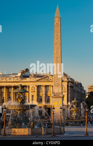 Coucher du soleil à la place de la Concorde, Paris France Banque D'Images