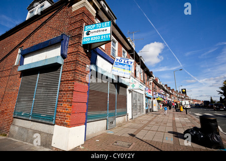 Deansbrook Road high street, Mill Hill, Londres, Angleterre, Royaume-Uni Banque D'Images