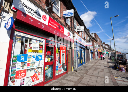 Deansbrook Road high street, Mill Hill, Londres, Angleterre, Royaume-Uni. Banque D'Images