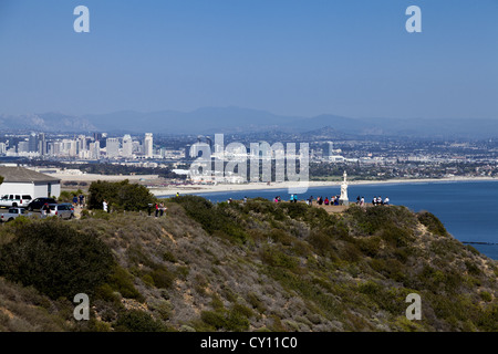 Cabrillo National Monument, avec la péninsule de Point Loma San Diego Harbor et les toits de la ville en arrière-plan Banque D'Images