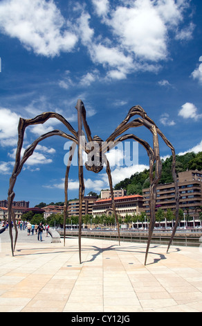 L'Araignée géante 'maman'. Le Guggenheim Museum, Bilbao, Espagne. Pays basque, Euskadi Banque D'Images