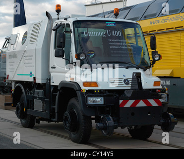 Camion Unimog U400 par Daimler-Benz sur l'affichage. Hasselblad haute résolution photo. Banque D'Images