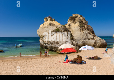 Le Portugal, l'Algarve, petite crique près de Armaçao de Pera, par Vila Vita Parc resort Banque D'Images