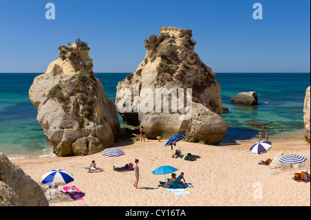 Le Portugal, l'Algarve, petite crique près de Armaçao de Pera, par Vila Vita Parc resort Banque D'Images