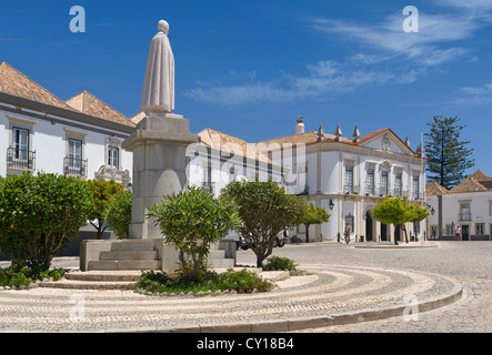 Portugal, Algarve, Faro, la place largo da Sé Banque D'Images