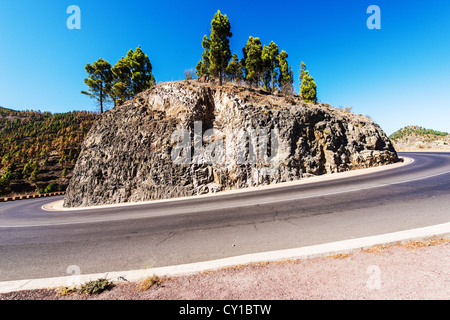 Chemin serpentant autour d'une falaise à Ténérife Banque D'Images