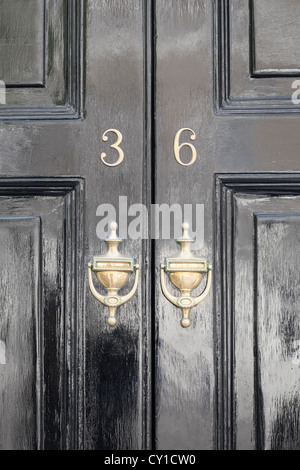 Porte Noire avec le nombre 36 à Londres, Angleterre Banque D'Images