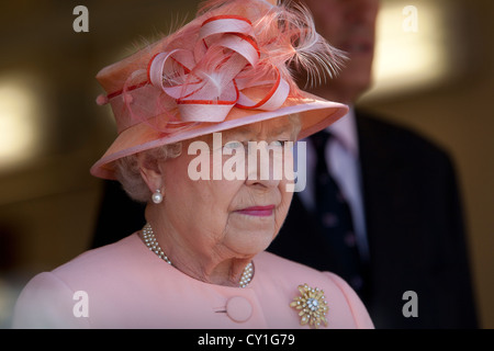 Sa Majesté la reine Elizabeth, 2, II, le deuxième, Jubilé, visite à, Cowes, île de Wight, Angleterre, pour ouvrir nouveau, RNLI côtière, canot de sauvetage, station, Banque D'Images