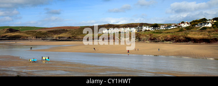 Plage rivage, Hayle, Polzeath Bay Village, Padstow Bay, comté de Cornwall, England, UK Banque D'Images