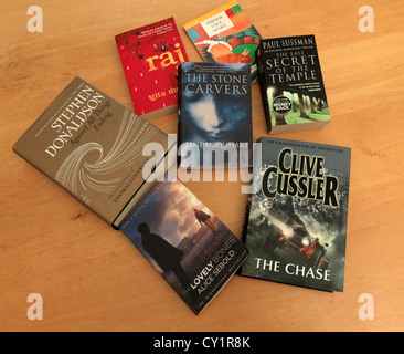 Une sélection de livres de lecture Fantasy, Romance ; le crime, Thriller,des histoires courtes, l'Aventure Banque D'Images