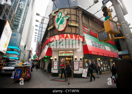 Une maman Sbarro's restaurant à Times Square à New York Banque D'Images