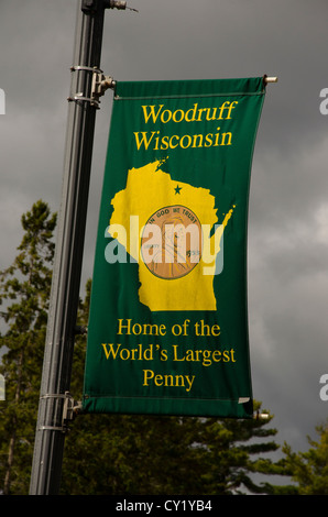 Bienvenue à Woodruff sign in Woodruff, Wisconsin, accueil des plus grands Penny. Banque D'Images