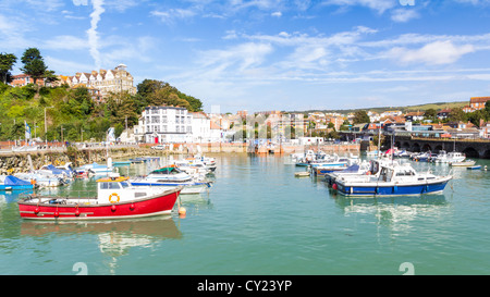 Summers day à Folkstone Harbour Kent England UK Banque D'Images