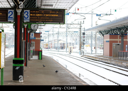 La gare de Cadorna en hiver, Milan, Italie, le harfang des rails de chemin de fer, le mouvement, le transport, l'snowey, photoarkive Banque D'Images