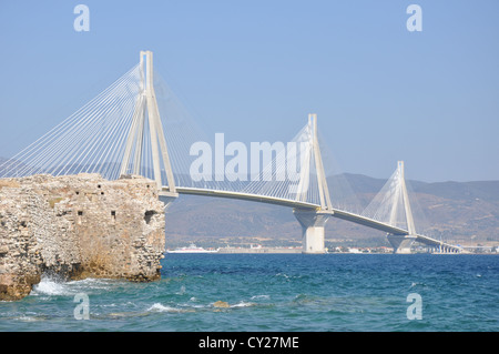 Pont de Rion-Antirion - où l'histoire rencontre l'avenir Banque D'Images