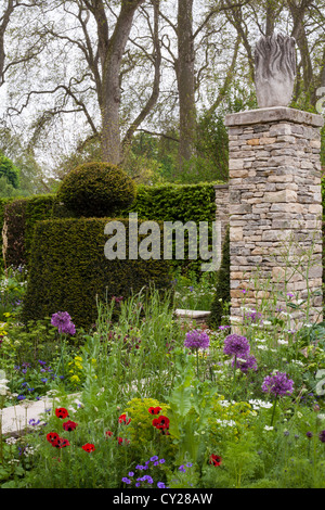 Vue sur le jardin contemporain. L'Brewin Dolphin Garden, Designer Cleve West Banque D'Images