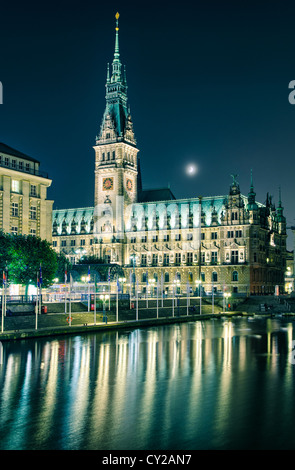 Hôtel de ville de Hambourg, Allemagne la nuit Banque D'Images